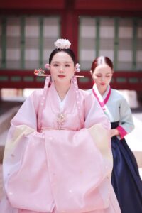 Quỳnh Anh - Từ Chỉ Trích Đến Ngưỡng Mộ