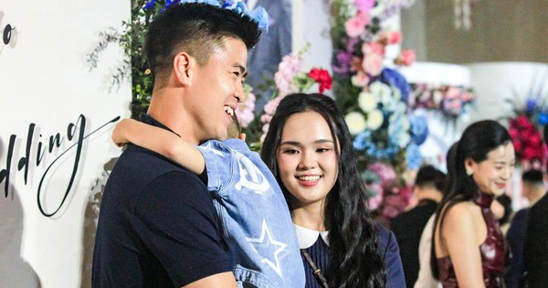 Gia Đình Hạnh Phúc và Những Khoảnh Khắc Hài Hước